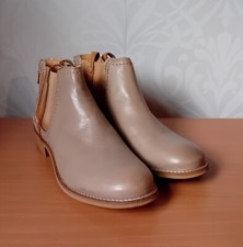 Bourbon FIESTA Amy Huberman